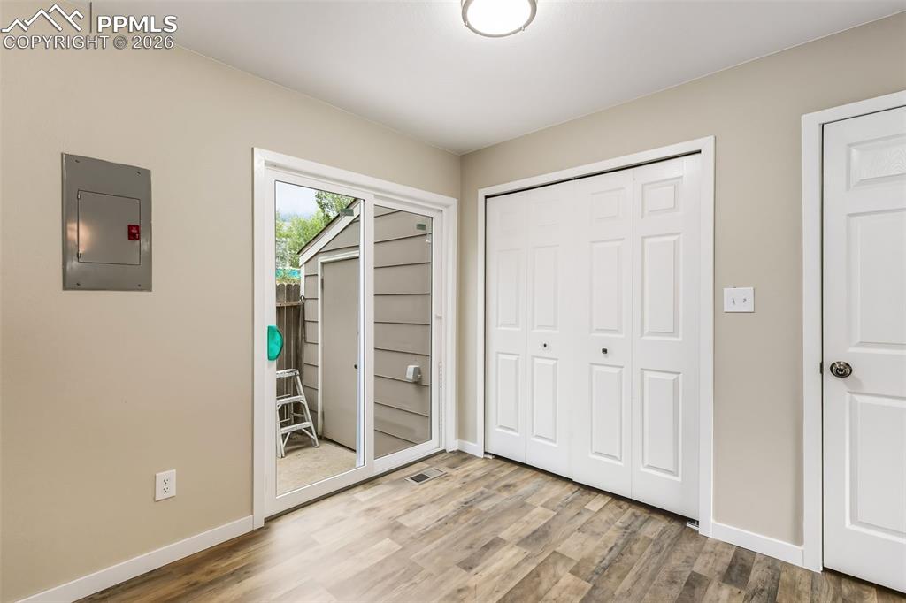 Image 12 of 25: Bedroom