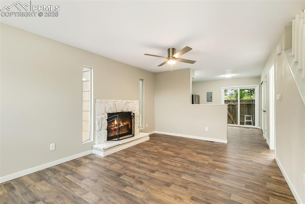 Image 2 of 25: Living Room