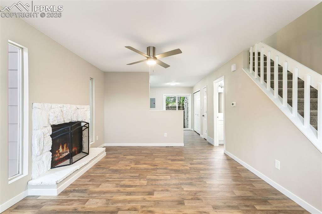 Image 3 of 25: Living Room