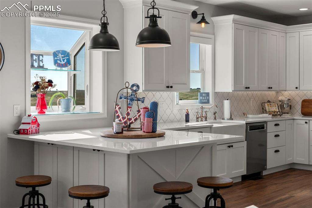 Image 13 of 50: Breakfast bar with bay window. 