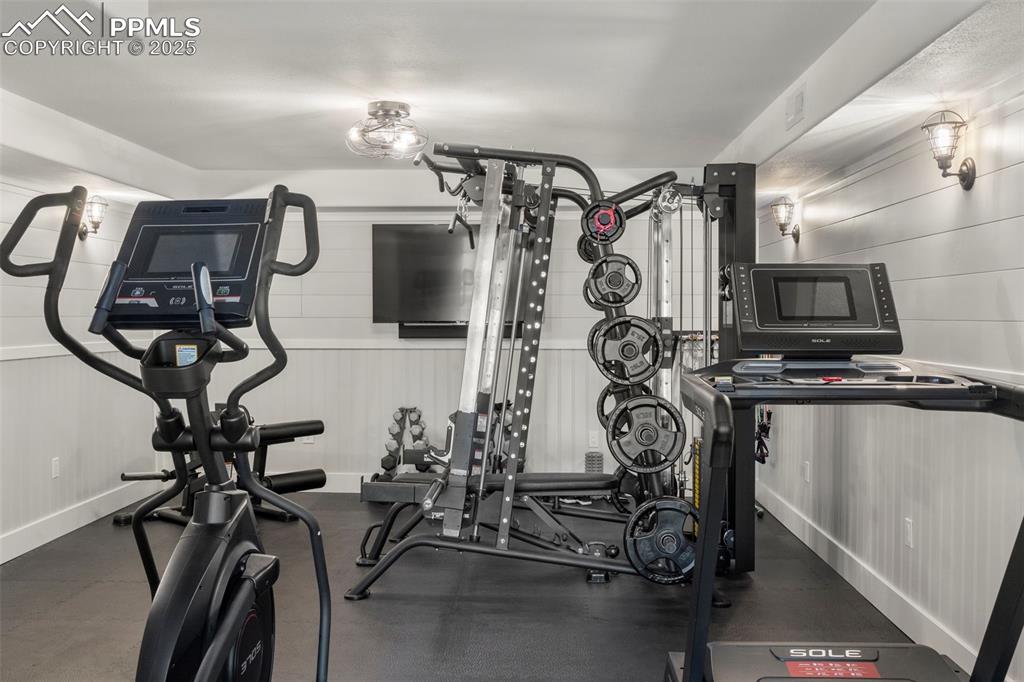 Image 35 of 50: Exercise room 