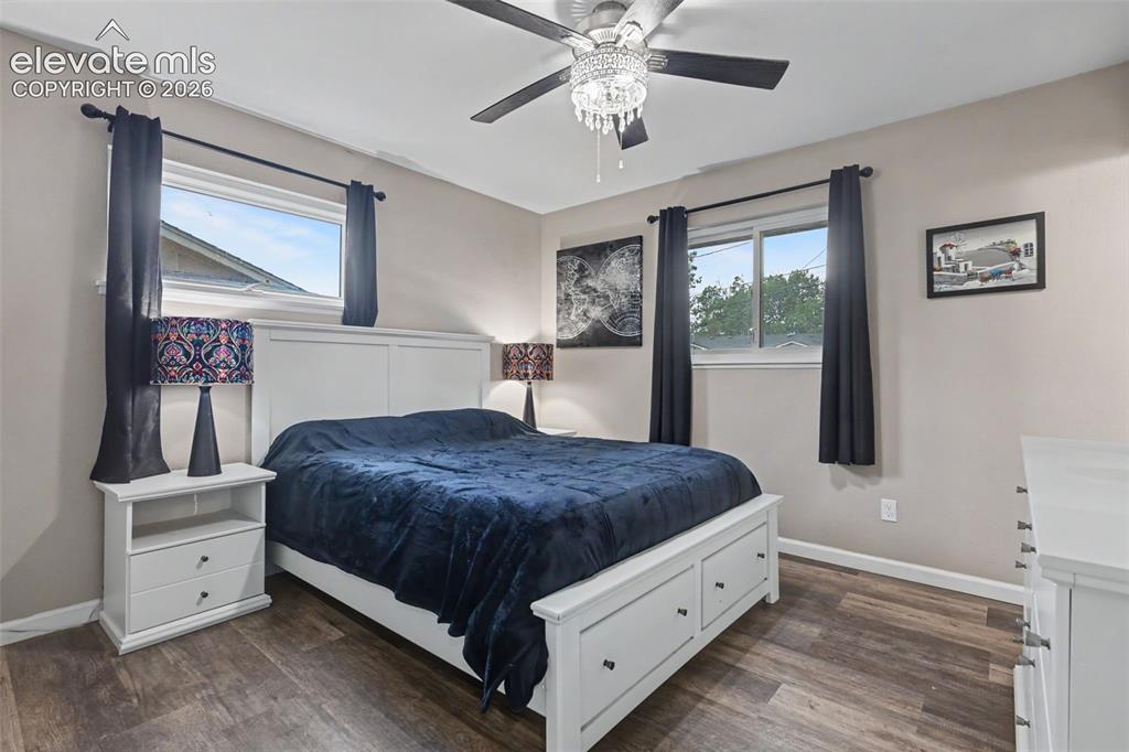 Image 13 of 32: Bedroom