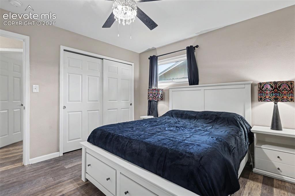 Image 14 of 32: Bedroom