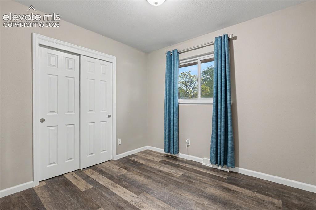 Image 16 of 32: Bedroom