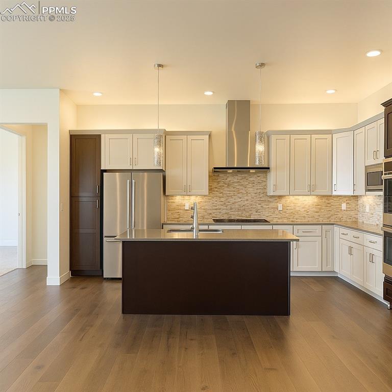 Image 10 of 50: Kitchen