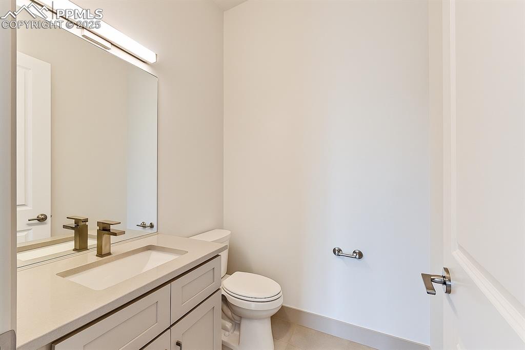 Image 12 of 50: Bathroom