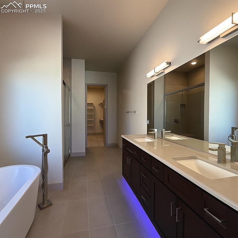 Image 16 of 50: Bathroom