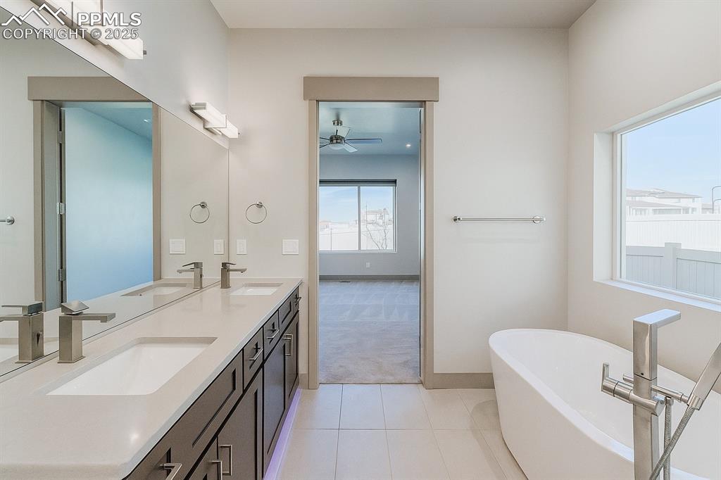 Image 17 of 50: Bathroom