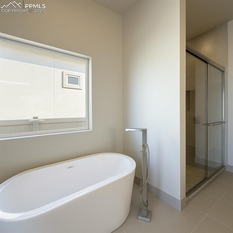 Image 18 of 50: Bathroom