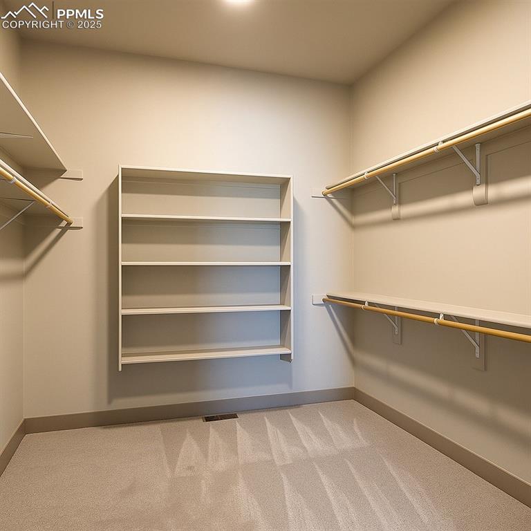 Image 20 of 50: Closet