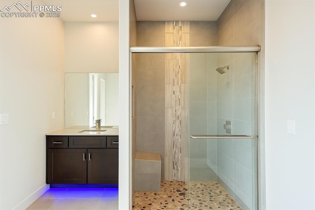 Image 26 of 50: Bathroom