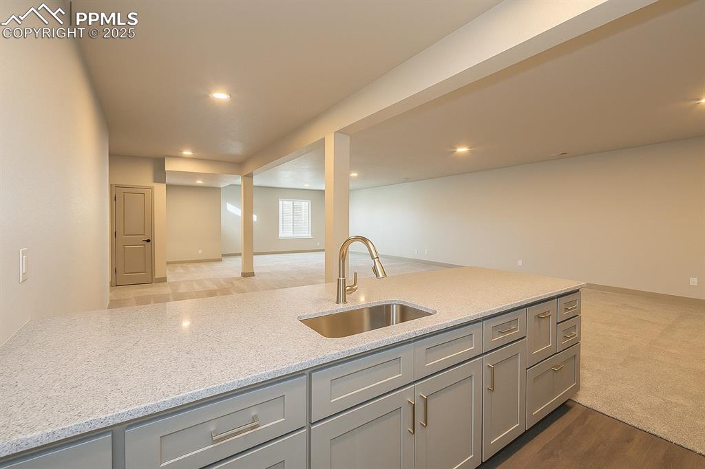 Image 32 of 50: Kitchen