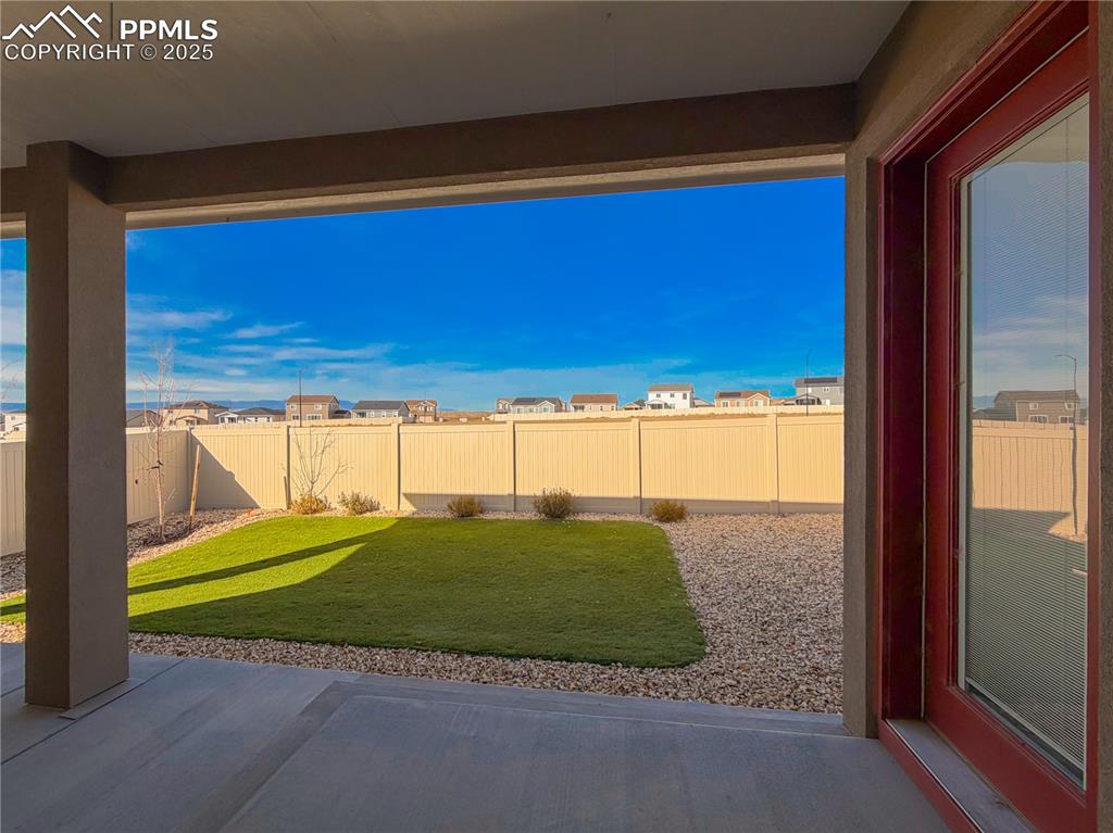 Image 39 of 50: Yard