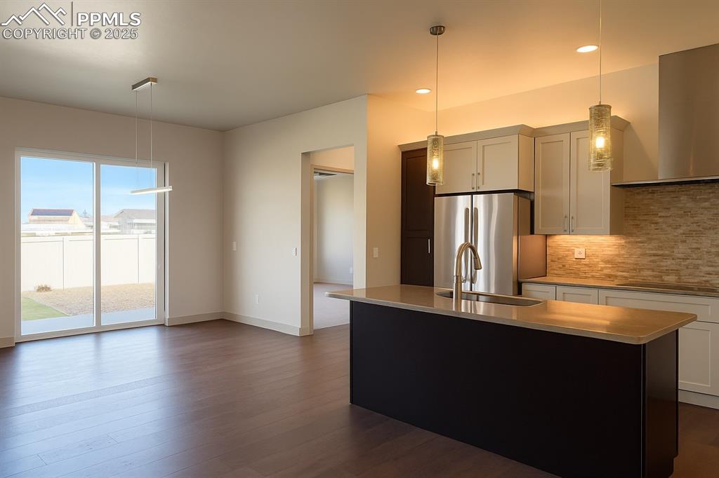 Image 8 of 50: Kitchen