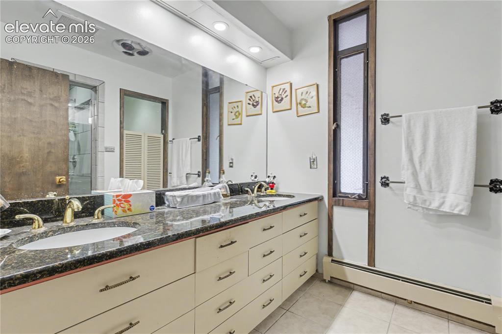 Image 40 of 50: Dual vanity with granite countertop and undermount sinks