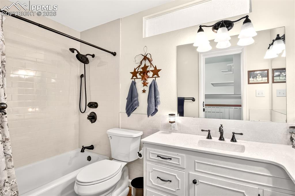 Image 18 of 39: Main Level Guest Bath