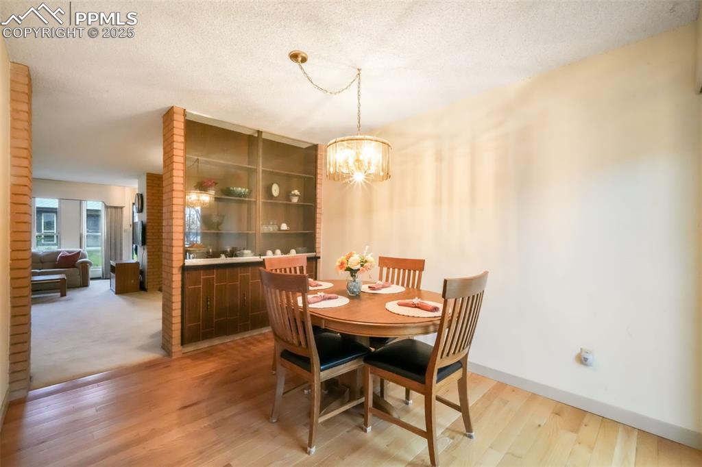 Image 12 of 50: Dining Area