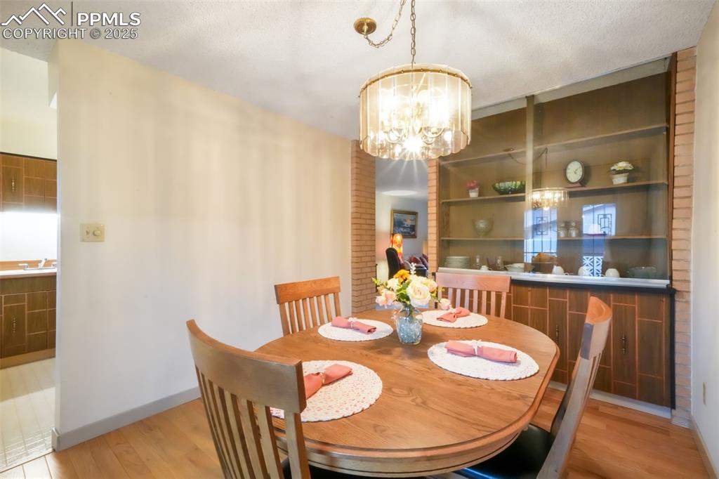 Image 13 of 50: Dining Area