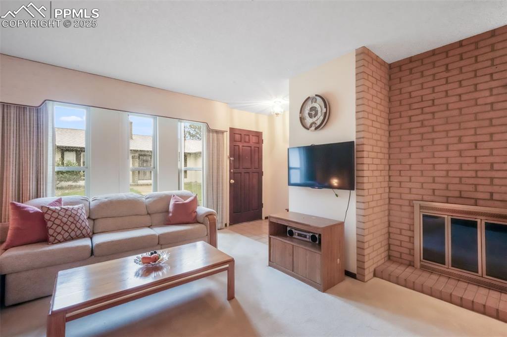 Image 9 of 50: Living Room