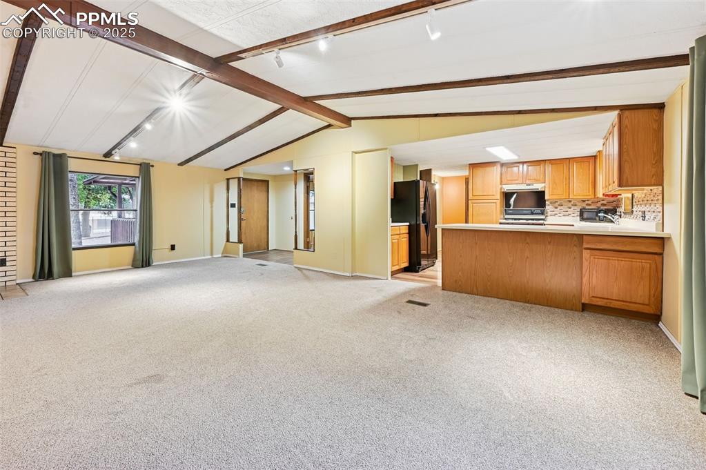 Image 8 of 50: Living Room