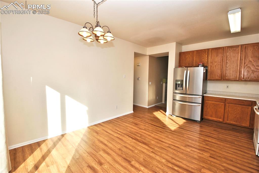 Image 10 of 27: Dining Area