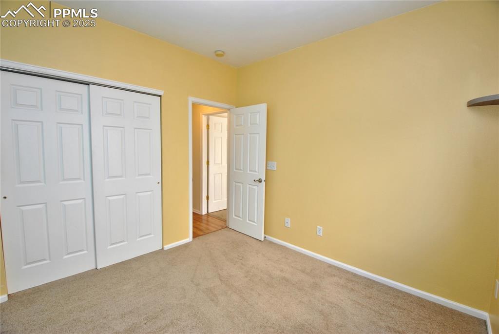 Image 22 of 27: Bedroom