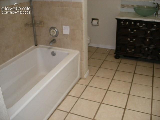Image 11 of 42: Bathroom