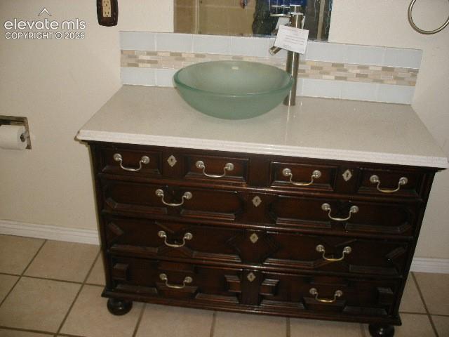 Image 14 of 42: Bathroom
