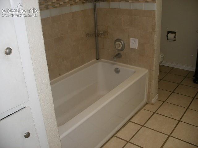 Image 16 of 42: Bathroom