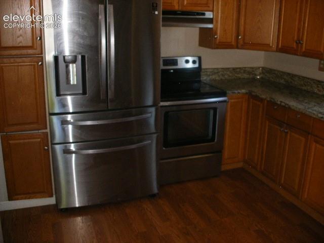 Image 18 of 42: Kitchen