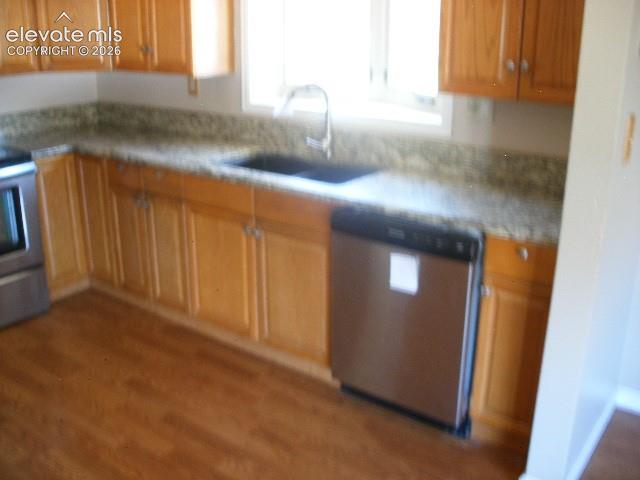 Image 19 of 42: Kitchen