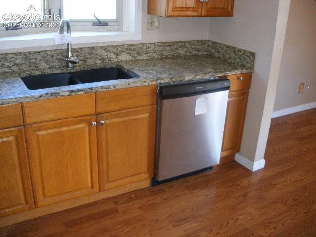 Image 21 of 42: Kitchen