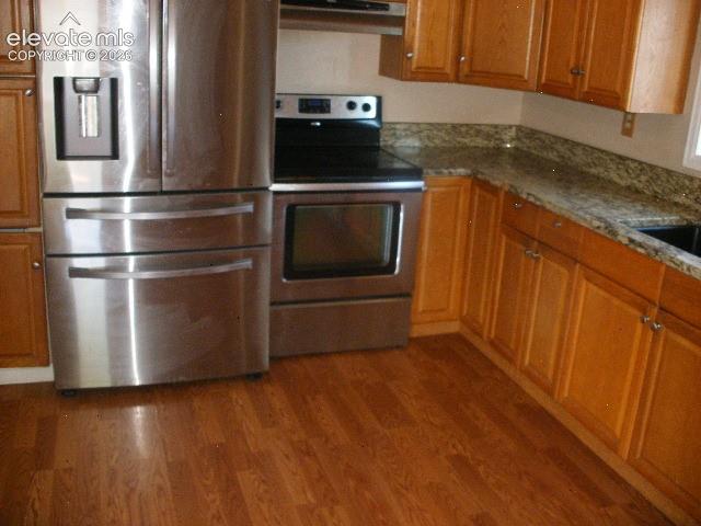 Image 22 of 42: Kitchen