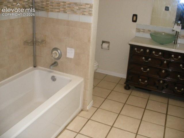 Image 9 of 42: Bathroom