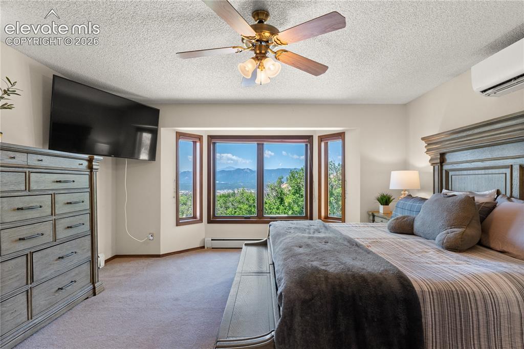 Image 16 of 30: Bedroom