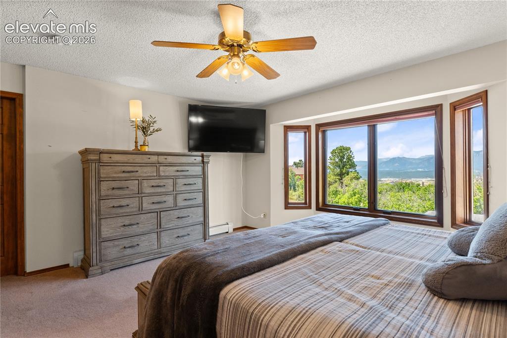 Image 17 of 30: Bedroom