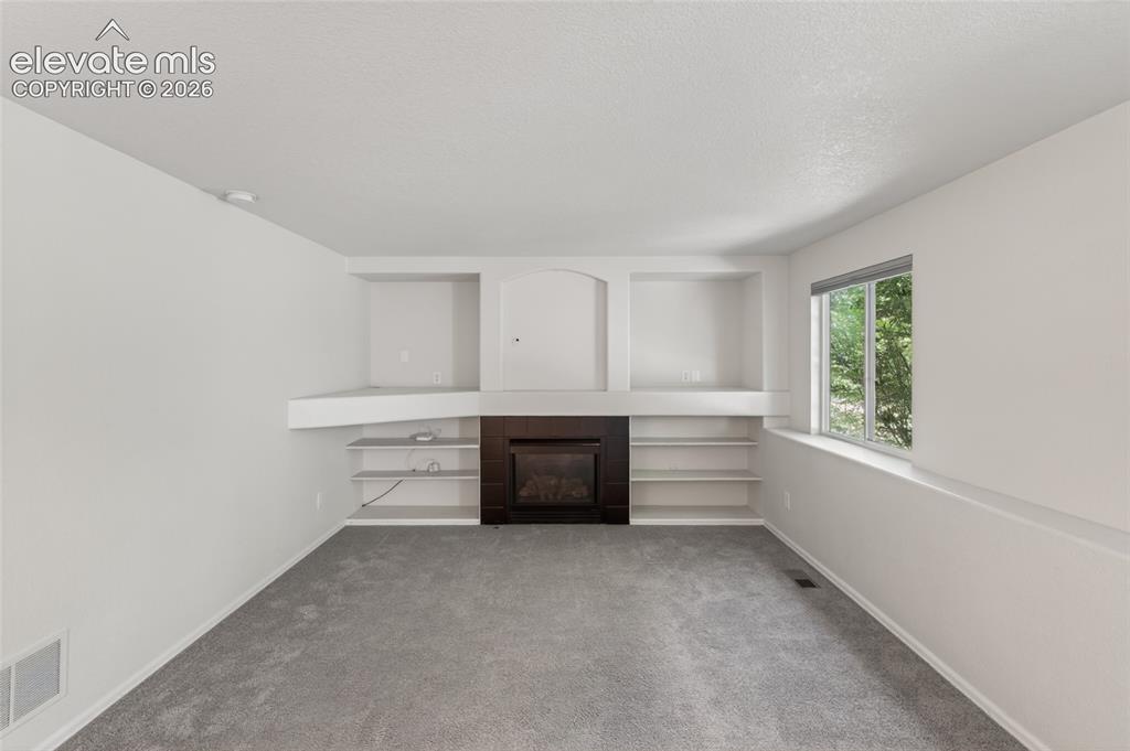 Image 18 of 28: Family Room