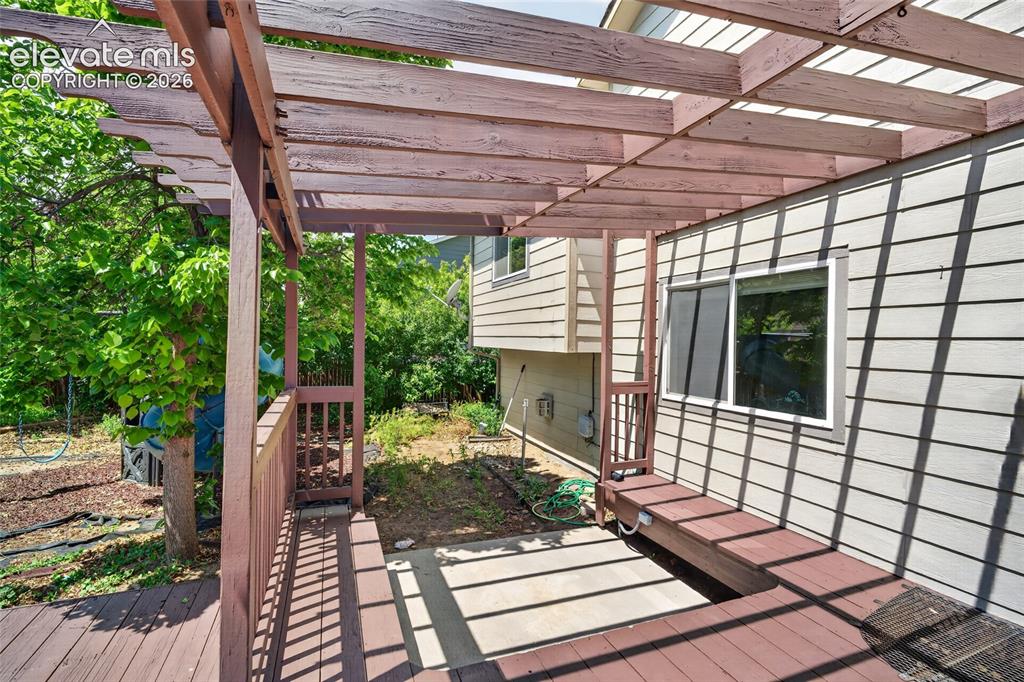 Image 26 of 28: Deck