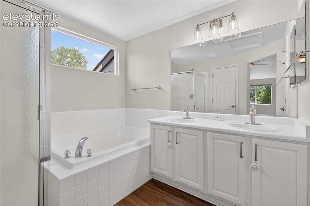 Image 8 of 28: Bathroom