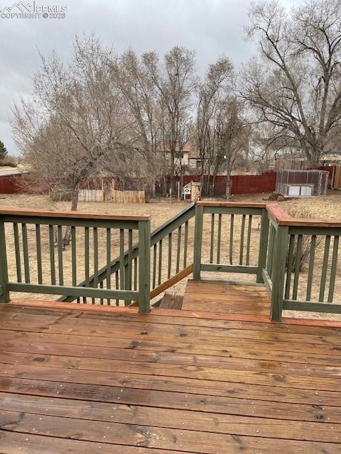 Image 10 of 11: Deck