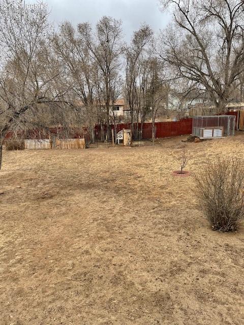 Image 11 of 11: Yard