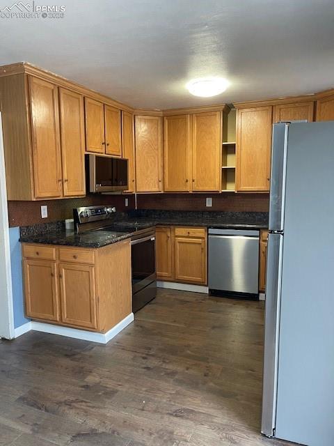 Image 2 of 11: Kitchen