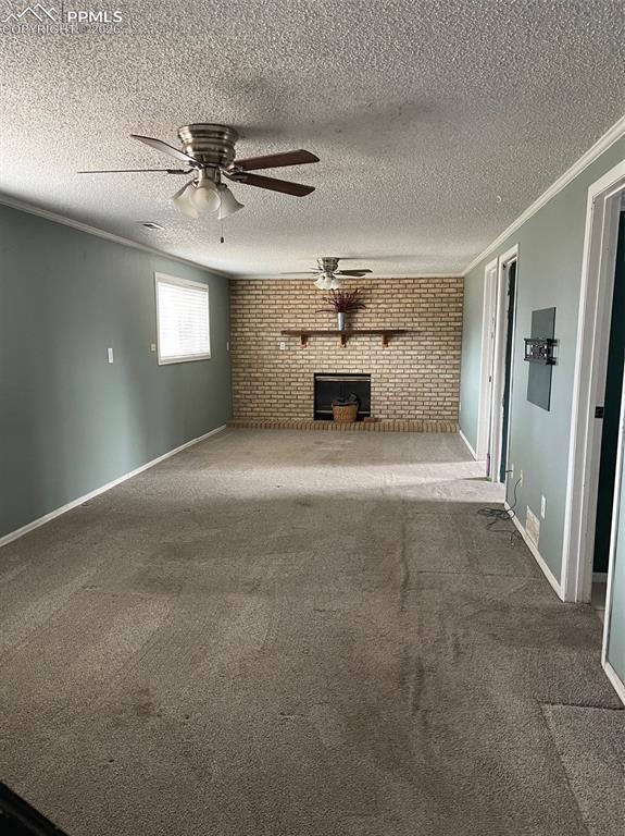 Image 6 of 11: Living Room