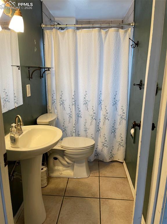 Image 8 of 11: Bathroom