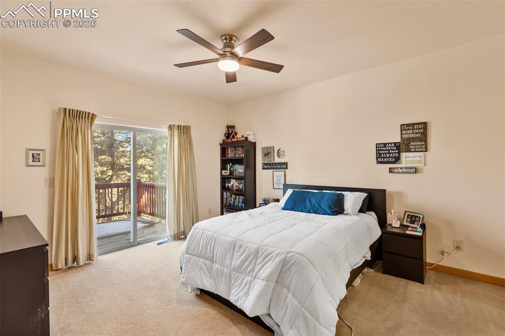 Image 10 of 40: Bedroom