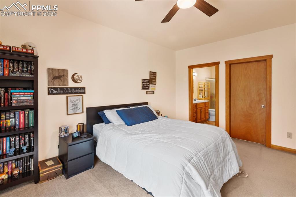 Image 11 of 40: Bedroom