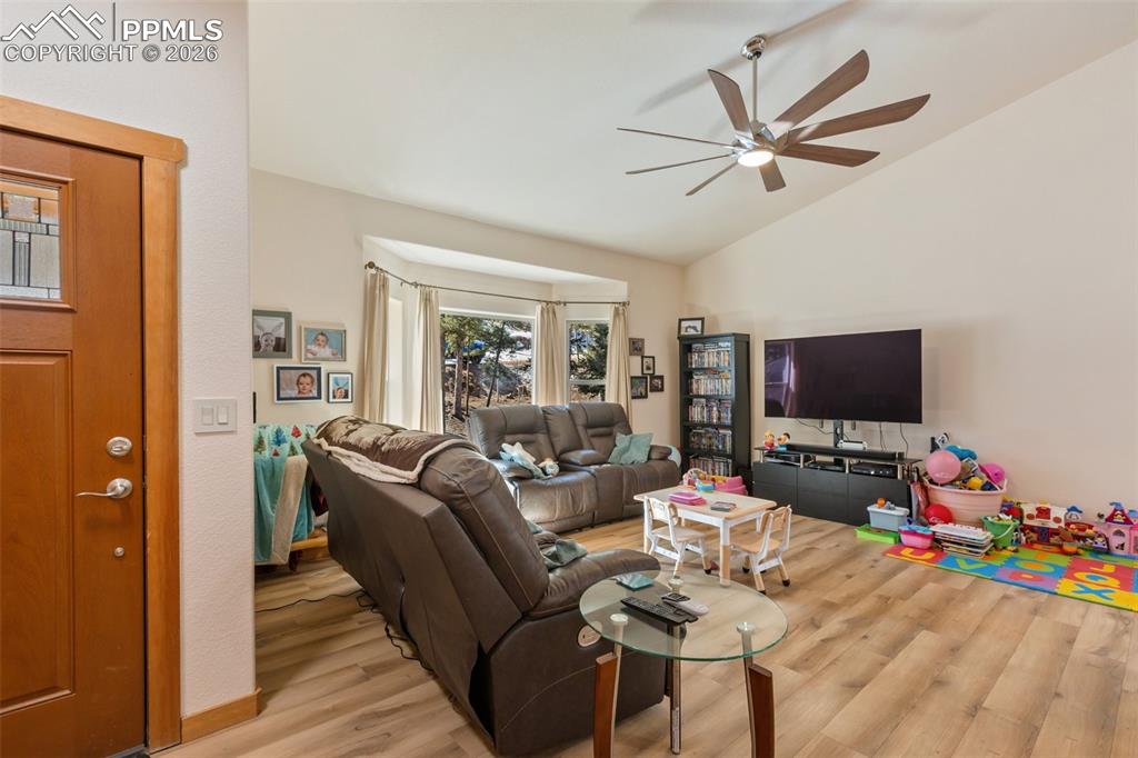 Image 5 of 40: Living Room