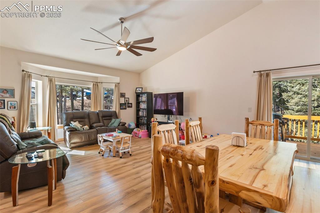 Image 6 of 40: Dining Area