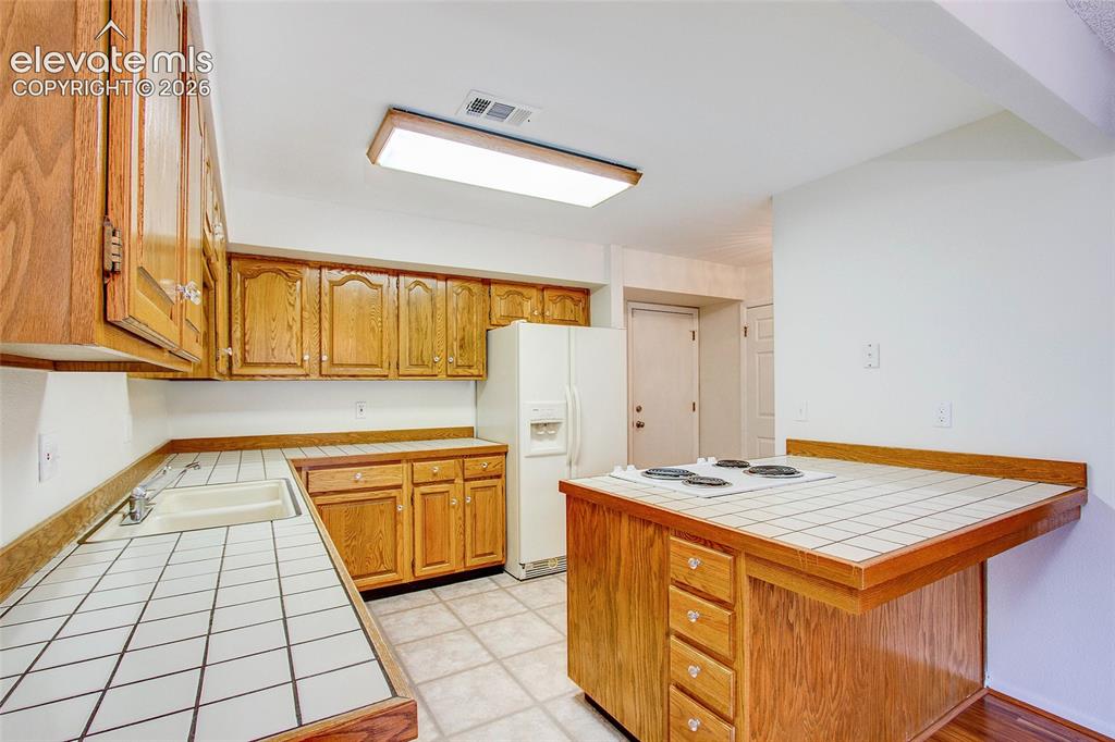 Image 10 of 26: Kitchen