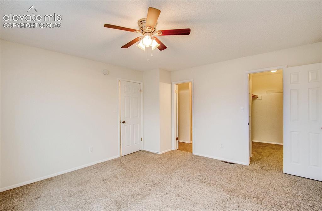 Image 19 of 26: Bedroom